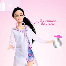 

Кукла-модель шарнирная «Доктор Лиза» с малышом, мебелью и аксессуарами, в халате