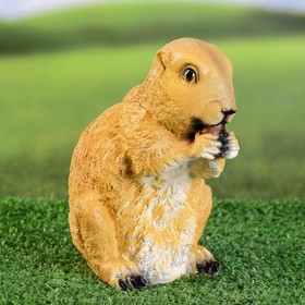 Садовая фигура из полистоуна «Бурундук с орешком», 17 см