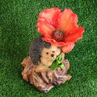 Садовая фигура-поилка для птиц "Ежик на пне с цветком" из полистоуна, 26см, средняя - фото 9806187