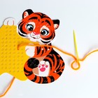 Новогодний набор для творчества. Новогодняя вышивка пряжей «Новый год! Тигр и звёздочка» на картоне - Фото 4