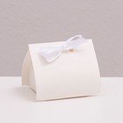 Коробка складная под конфеты, пирожные с лентой, белый, 6 х 6 х 4 см - Фото 1