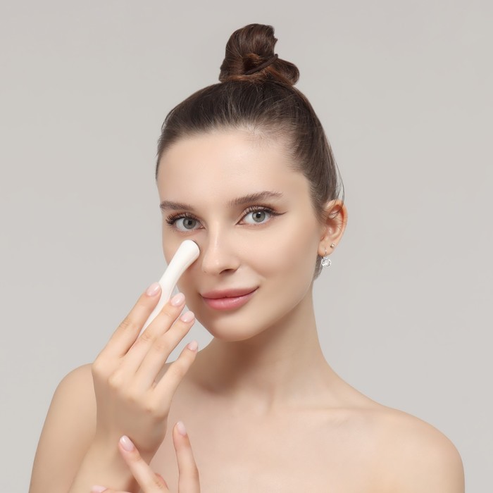 Массажёр для лица, 12 × 2,2 × 2,2 см, цвет белый 27155