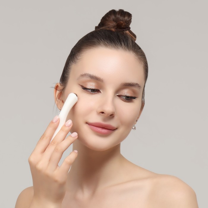 Массажёр для лица, 12 × 2,2 × 2,2 см, цвет белый 27155