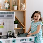 Детская деревянная игровая кухня «Блуми Стайл» с 4 предметами посуды - Фото 2