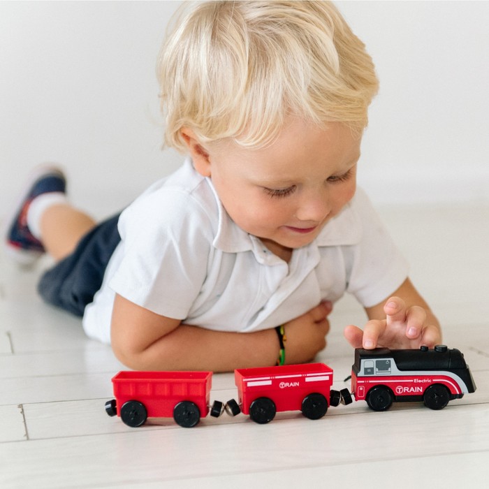 Детский поезд «Грузовой  локомотив и 2 вагона», на батарейках - фото 1907418651