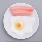 Игрушка пищащая "Завтрак" для собак, 13,5 см, на белой тарелке - Фото 2