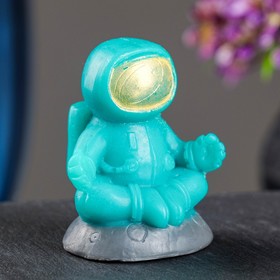 Фигурное мыло "Космонавт медитирует" голубой