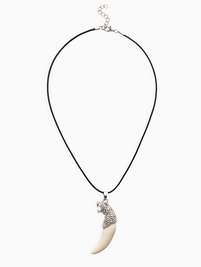 Кулон унисекс «Клык тигра», цвет белый в чернёном серебре на чёрном шнурке, 40 см