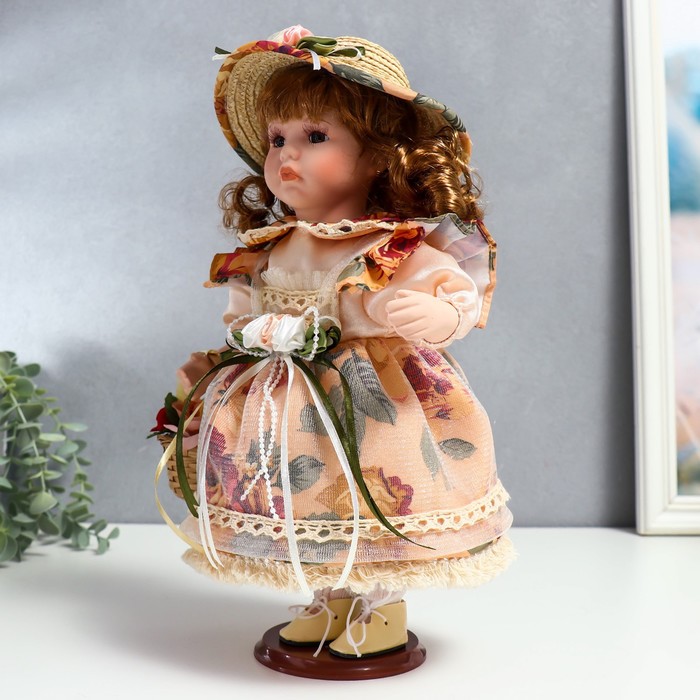 Кукла коллекционная керамика "Клара в платье с розами, шляпке и с корзинкой" 30 см - фото 1876453087