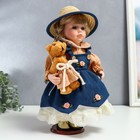 Кукла коллекционная керамика "Сьюзи в джинсовом платье, шляпке и с мишкой" 30 см - фото 3754988