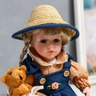 Кукла коллекционная керамика "Сьюзи в джинсовом платье, шляпке и с мишкой" 30 см - фото 3754991