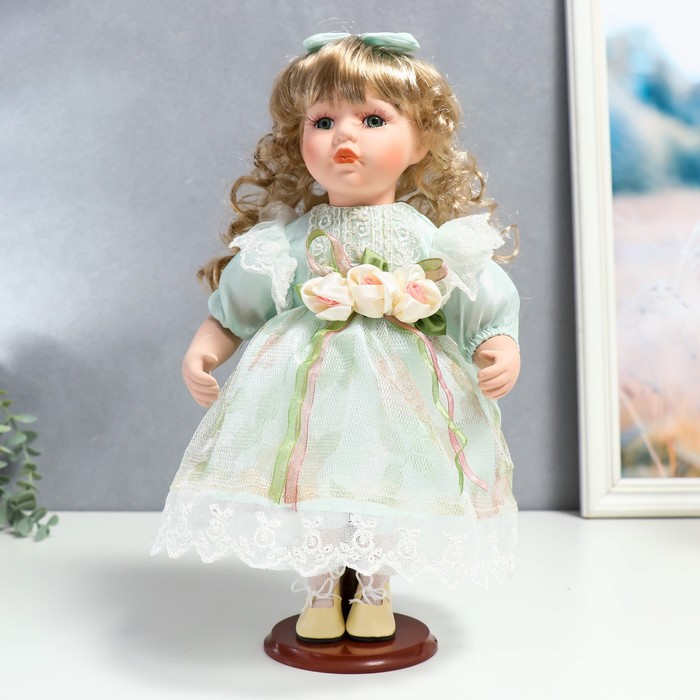 Кукла коллекционная керамика "Джудит в нежно-мятном платье с цветочками" 30 см