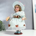 Кукла коллекционная керамика "Люси в голубом платье, шляпке и с цветами" 30 см - фото 3755014