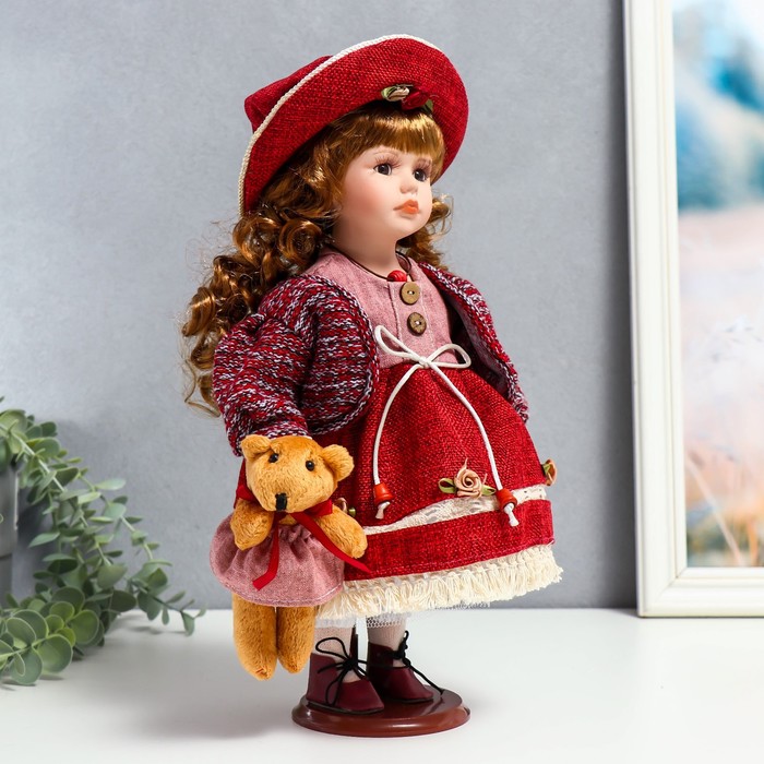 Кукла коллекционная керамика "Элла в бордовом платье, шляпе и с мишкой" 30 см 53628