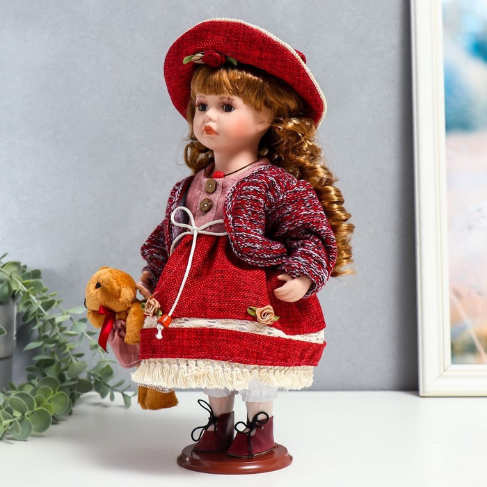 Кукла коллекционная керамика "Элла в бордовом платье, шляпе и с мишкой" 30 см 53628
