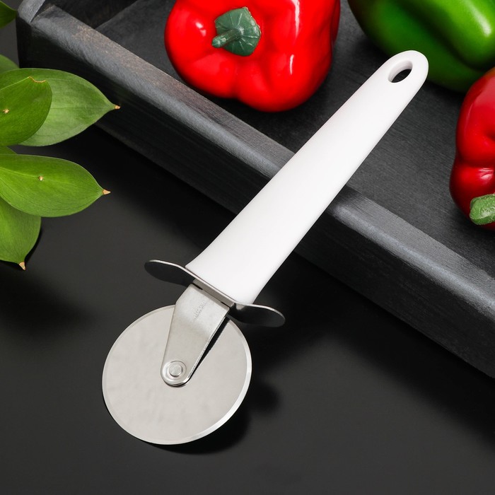Нож для пиццы и теста Доляна «Сливки», d=6 см, цвет белый - Фото 1