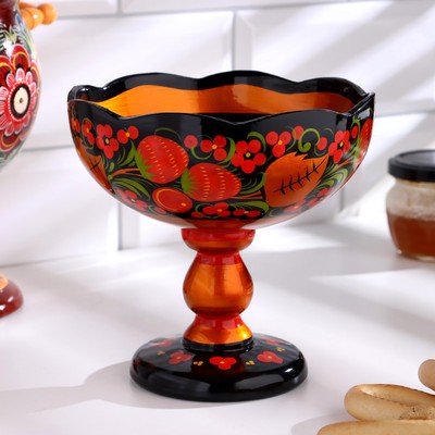 Конфетница на ножке «Земляничка», резная, дерево, хохлома