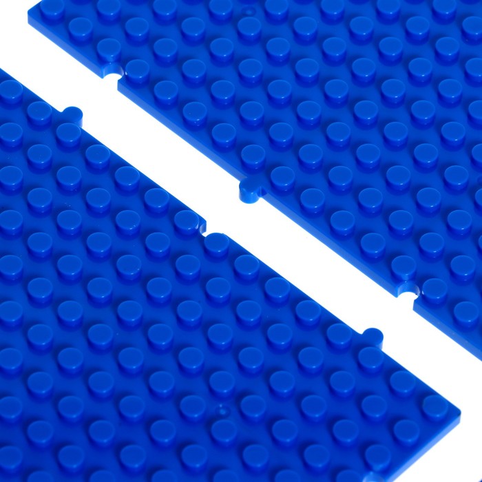 Пластина основания. Синий пазл из четырех синего цвета. Фото конструктора на пластине. Пластина для конструктора