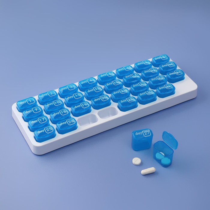 Таблетница-органайзер «Месяц», английские буквы, 31 секция, цвет голубой/прозрачный - Фото 1