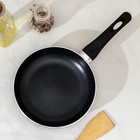 Сковорода Доляна Basic, d=20 см, пластиковая ручка, антипригарное покрытие, индукция, чёрная - Фото 2