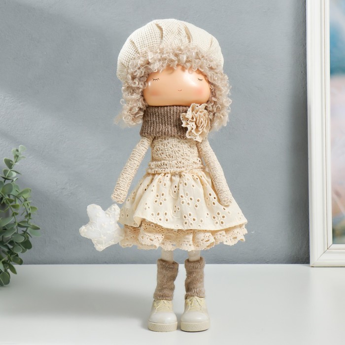 Кукла интерьерная "Малышка в берете, в бежевом наряде, с цветком" 36,5х13х17 см - Фото 1