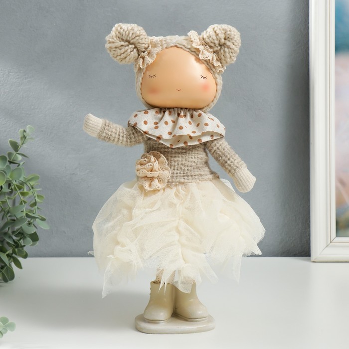 Кукла интерьерная "Малышка в бежевом наряде, юбка из сетки" 33х15х18,5 см - Фото 1