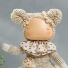 Кукла интерьерная "Малышка в бежевом наряде, юбка из сетки" 33х15х18,5 см - Фото 5