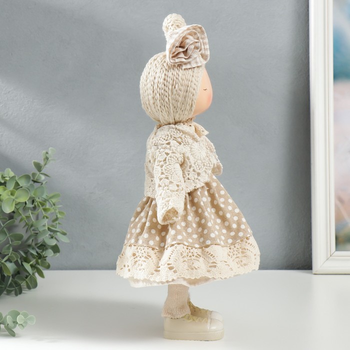 Кукла интерьерная "Малышка в бежевом платье в горох, с цветочком" 39х12,5х17 см - фото 1911727743
