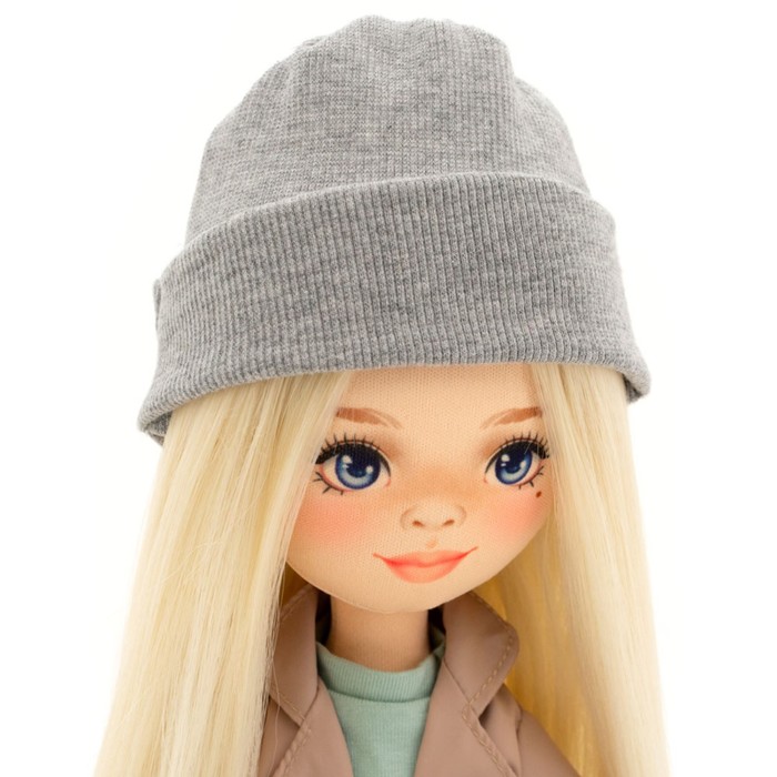 Мягкая кукла Mia «В бежевом тренче», 32 см 53986