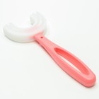 Детская зубная щётка-прорезыватель U-образная для малышей от 3 месяцев (силиконовый грызунок массажёр для зубов и дёсен в виде капы), с нескользящей ручкой, цвет розовый - фото 9711087
