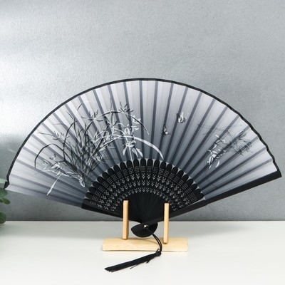 Веер складной h=21 см «Бабочки в траве», бамбук, текстиль, чёрно-белый, с кисточкой