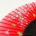 Веер бамбук, текстиль h=21 см "Бабочки под сакурой" красный, с кисточкой - Фото 3