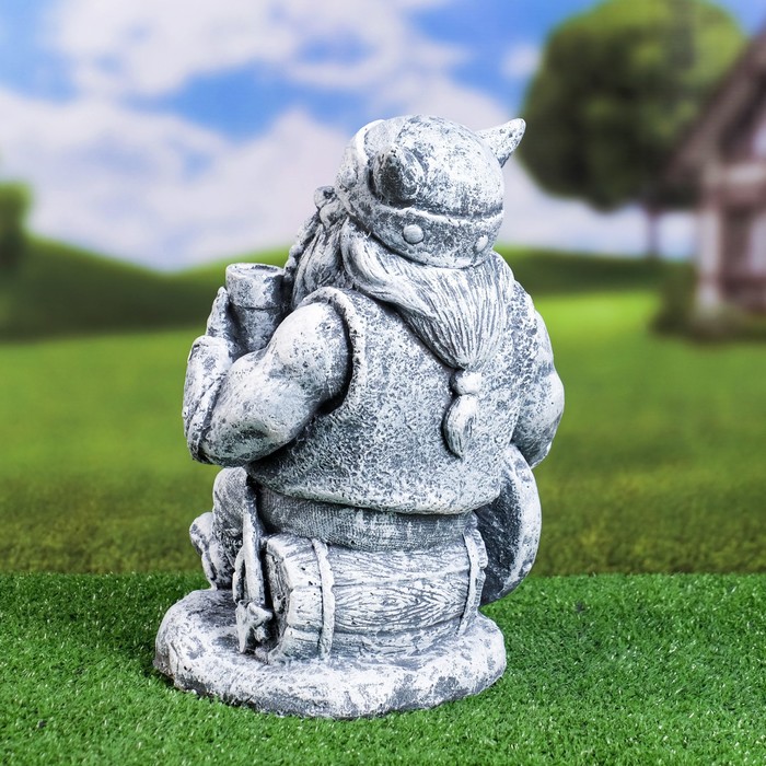 Садовая фигура "Викинг с кружкой" камень, 23х22х31см - фото 1911728816