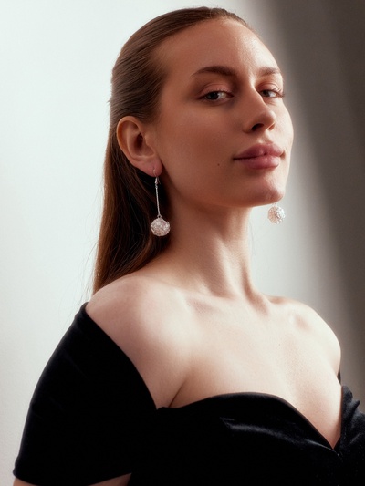 Серьги висячие «Шар плетёный», цвет белый в серебре, 6.5 см