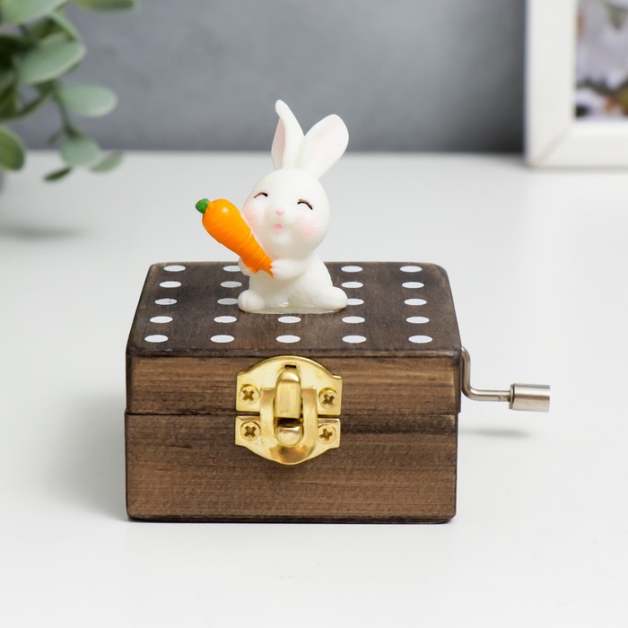 Шкатулка музыкальная механическая "Зайчик с морковкой" 7,5х6,5х8,5 см - Фото 1