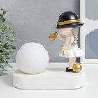Сувенир полистоун свет "Малышка в чёрной шляпке, с золотым пузырём у шара" 16,5х8х16 см - фото 21586529