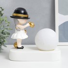 Сувенир полистоун свет "Малышка в чёрной шляпке, с золотым пузырём у шара" 16,5х8х16 см - фото 21586532