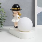 Сувенир полистоун свет "Малышка в чёрной шляпке, с золотым пузырём у шара" 16,5х8х16 см - фото 21586533