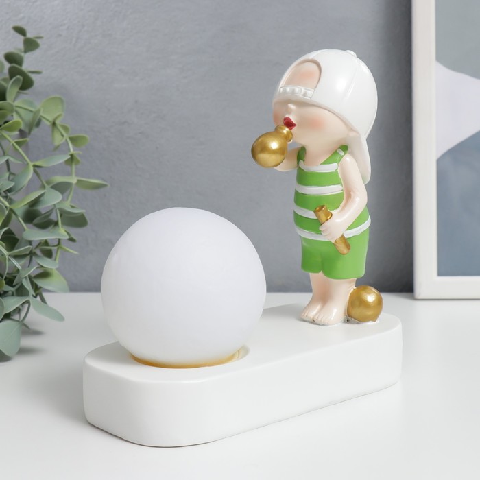 Сувенир полистоун свет "Малыш в белой кепке, с золотым пузырём у шара" 16,5х8х16 см - Фото 1