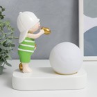 Сувенир полистоун свет "Малыш в белой кепке, с золотым пузырём у шара" 16,5х8х16 см - Фото 5