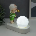 Сувенир полистоун свет "Малыш в белой кепке, с золотым пузырём у шара" 16,5х8х16 см - Фото 7