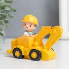 Фигурка полистоун «Малыш-строитель на экскаваторе», 7.5×4×7.7 см - Фото 1