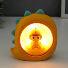 Сувенир полистоун свет "Малыш в жёлтом костюмчике, в динозавре" 10х10 см - фото 21586594