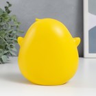 Сувенир полистоун свет "Малышка в жёлтом костюмчике, в утёнке" 10х10 см - фото 21586597