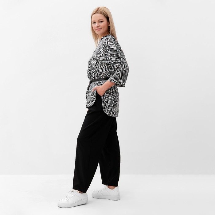 Костюм женский (туника и брюки), цвет чёрно-белый, принт зебра, размер 52 54306