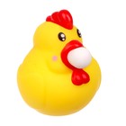 Мялка «Курочка» надувает шарик - Фото 2