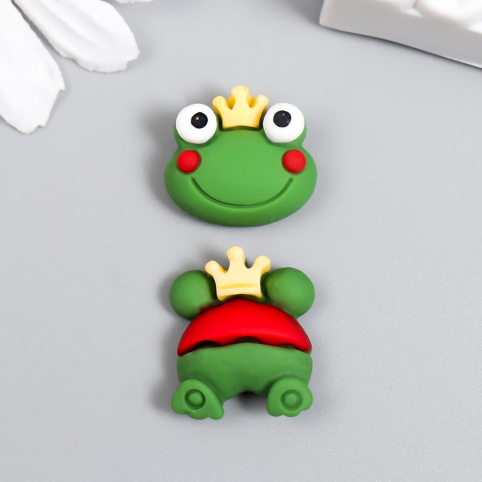 Декор для творчества пластик Зелёный лягушонок в короне набор 2 шт 2х2,5 см
