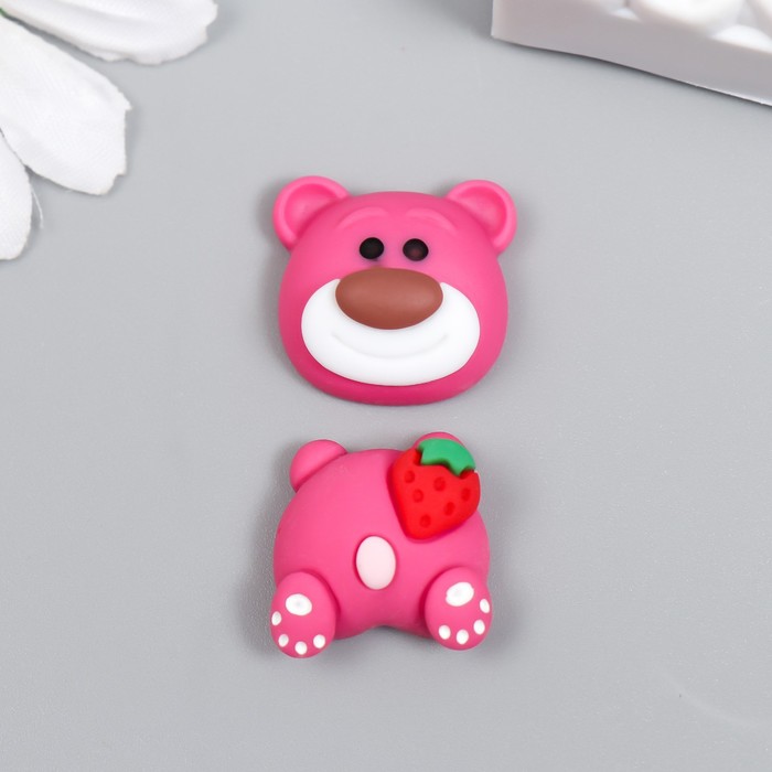 Декор для творчества пластик "Розовый мишка с клубничкой" набор 2 шт 2х2,5 см - фото 7958892