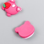 Декор для творчества пластик "Розовый мишка с клубничкой" набор 2 шт 2х2,5 см - фото 6610660