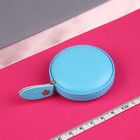 Сантиметровая лента-рулетка портновская, искусственная кожа, 150 см (см/дюймы), цвет голубой - фото 9762454